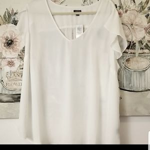 NWT 3X Torrid White V Neck Pedal Short Sleeve Top